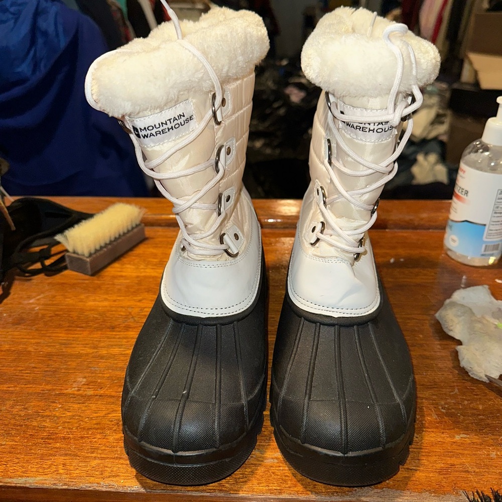 Mountain Warehouse Size 8